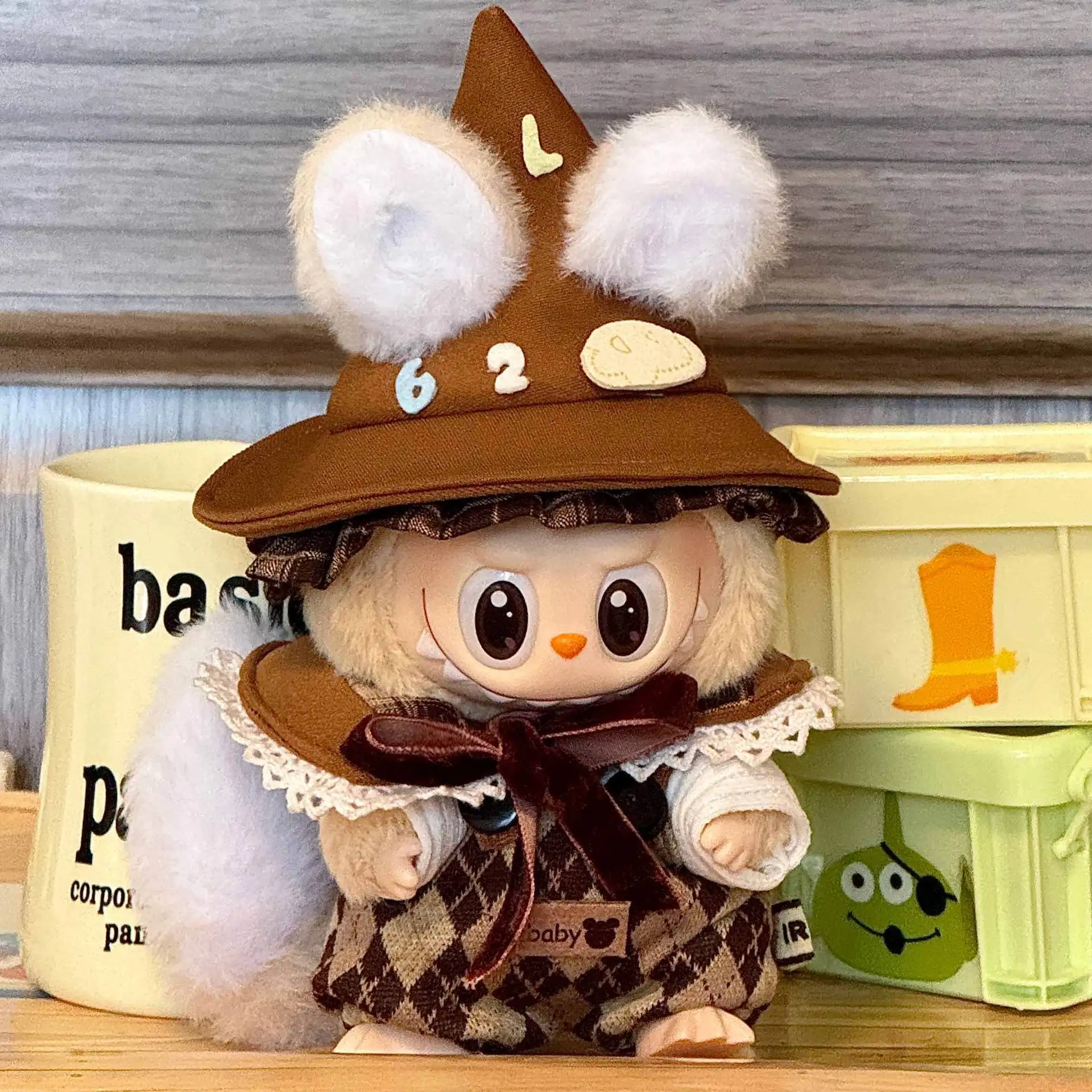 

Плюшевый наряд Labubu Vintage Wizard — шапка с ушками и клетчатый набор для кукол 1-го/2-го/3-го поколения 15/17 см