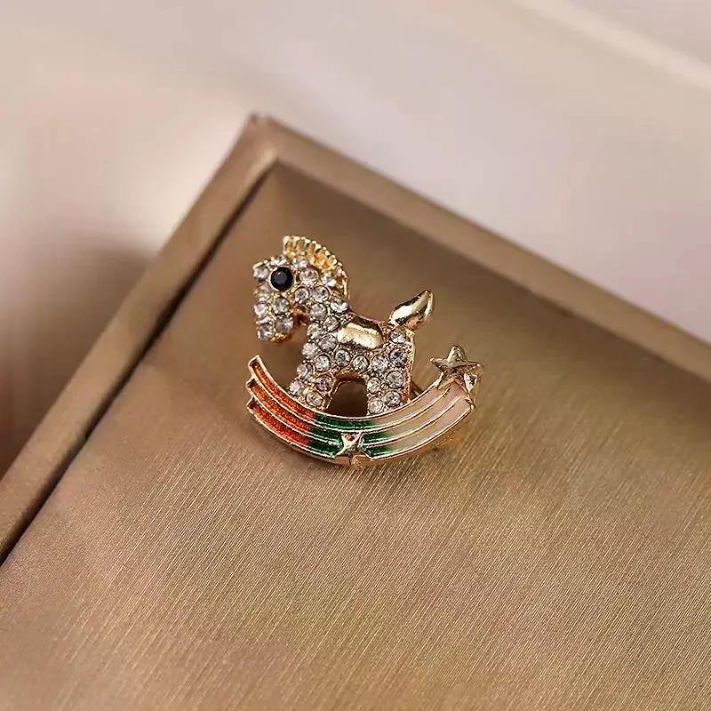 Luxury Rhinestone Horse Brooches For Women Men Anti-glare Animal Lapel Pin Fashion Clothing Jewelry Accessories Gift