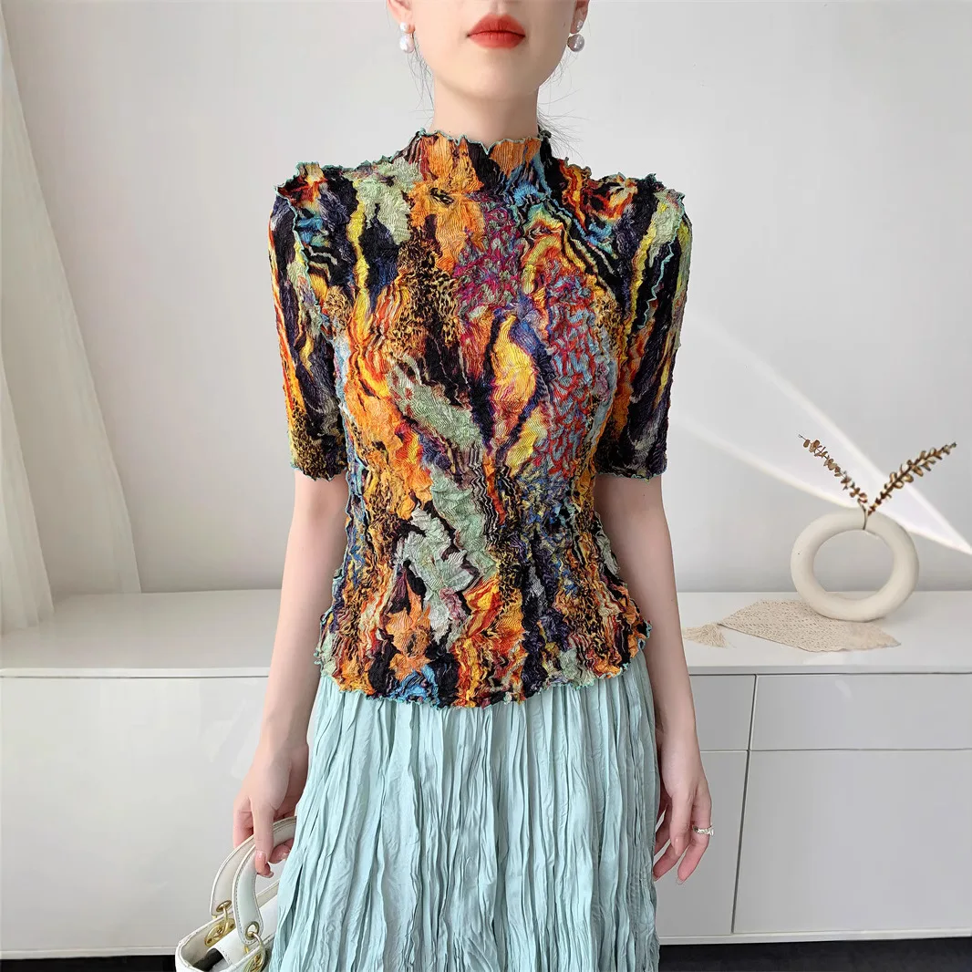 Women Abstract Art Print Pleated Top, Ruffle Mock Neck Short Sleeve Slim Fit Crinkle Blouse, Vintage Printed Pleated Shirt