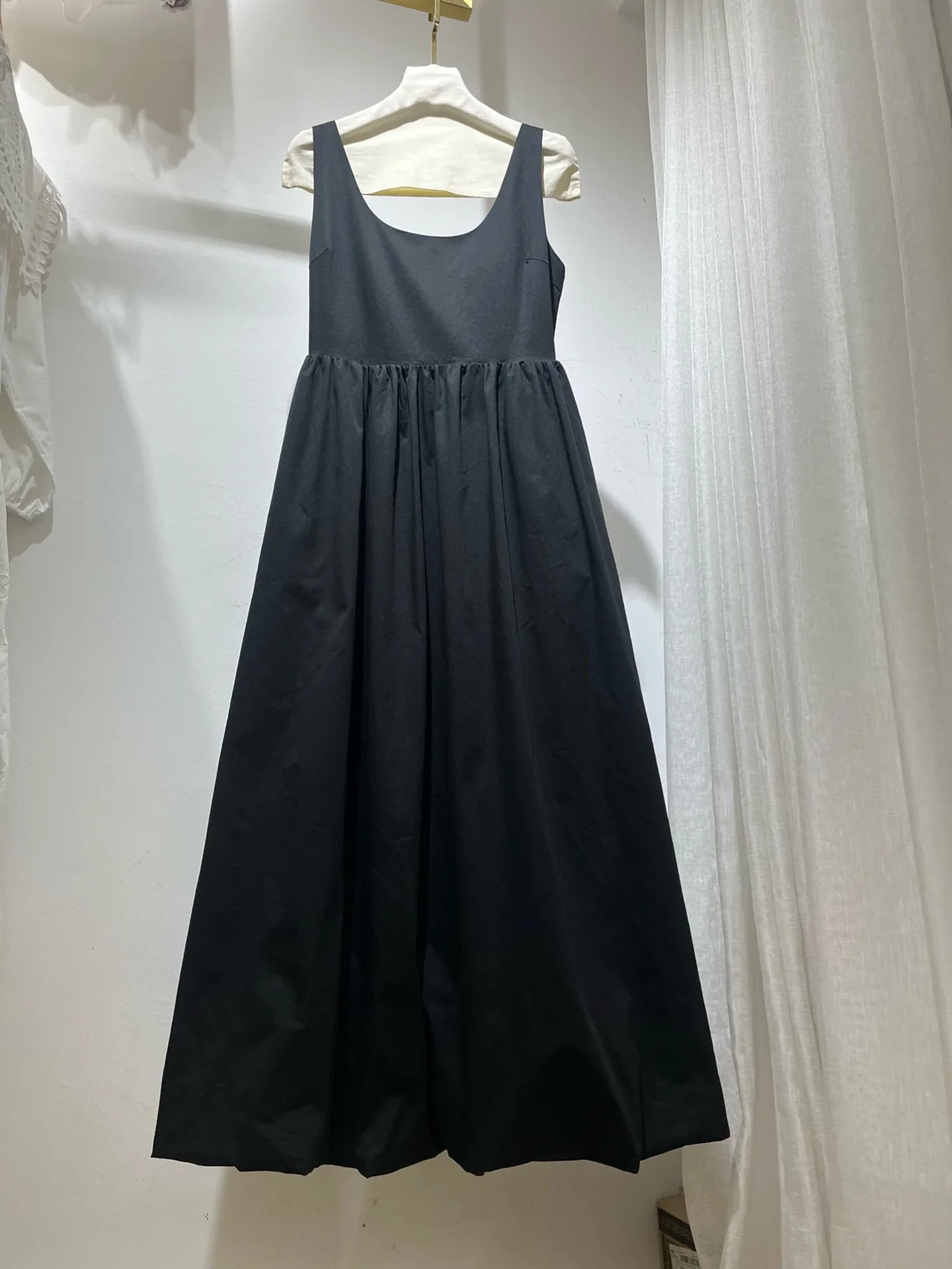 

2024 Spring Summer Office Lady Balck White Sleeveless Sling Square Collar Casual Midi Dress New High Quality