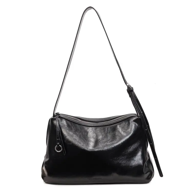 

2026 New Fashion Soft Surface Personalized Large Capacity Shoulder Commuter Bag Niche Versatile Messenger Bag