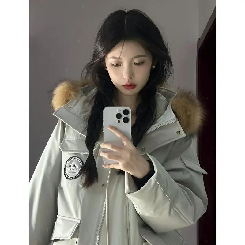 

Женская зимняя парка с воротником-стойкой, утепленная флисом, прямого кроя, с матовой застежкой, металлическим плетением, трендовая