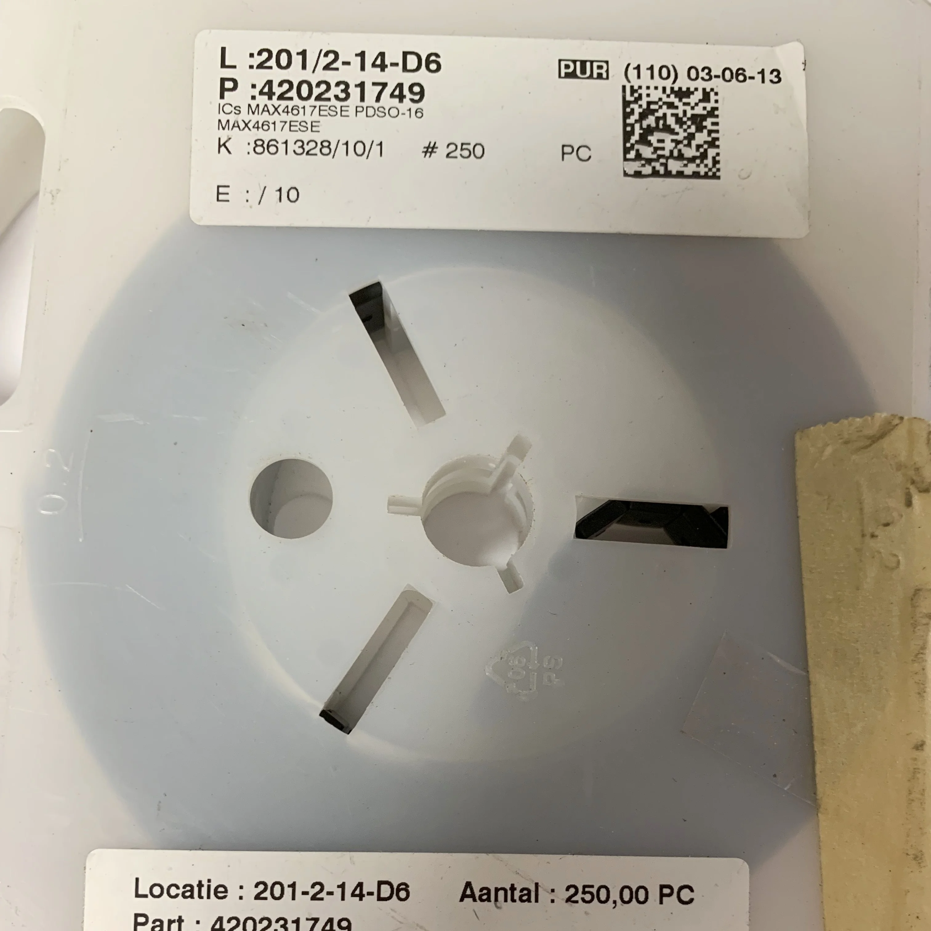 

MAX4617ESE 5 шт./лот IC MUX 8:1 10 Ом 16SOIC Оригинальный, аутентичный