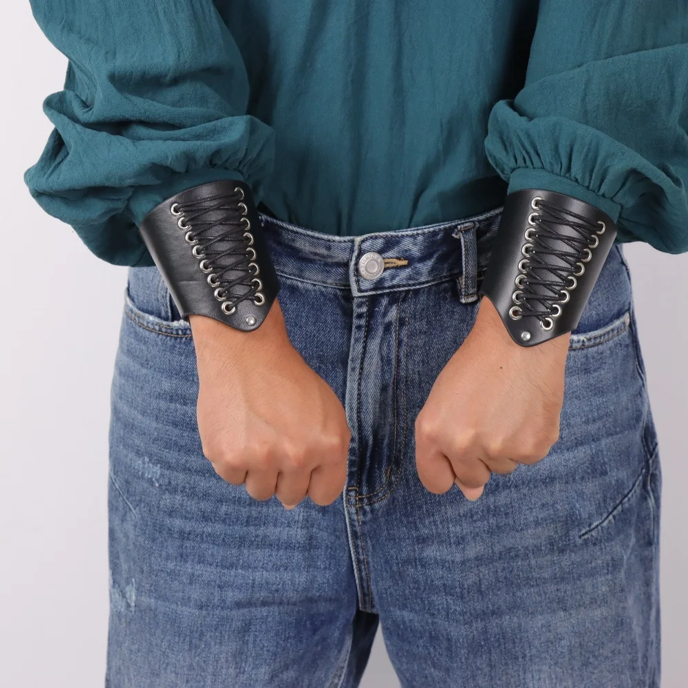 2 قطعة الجلود براسر القفاز معصمه القرون الوسطى Vambrace الجلود واقي للذراع للجنسين الأصفاد الجلدية شارة زي عدة