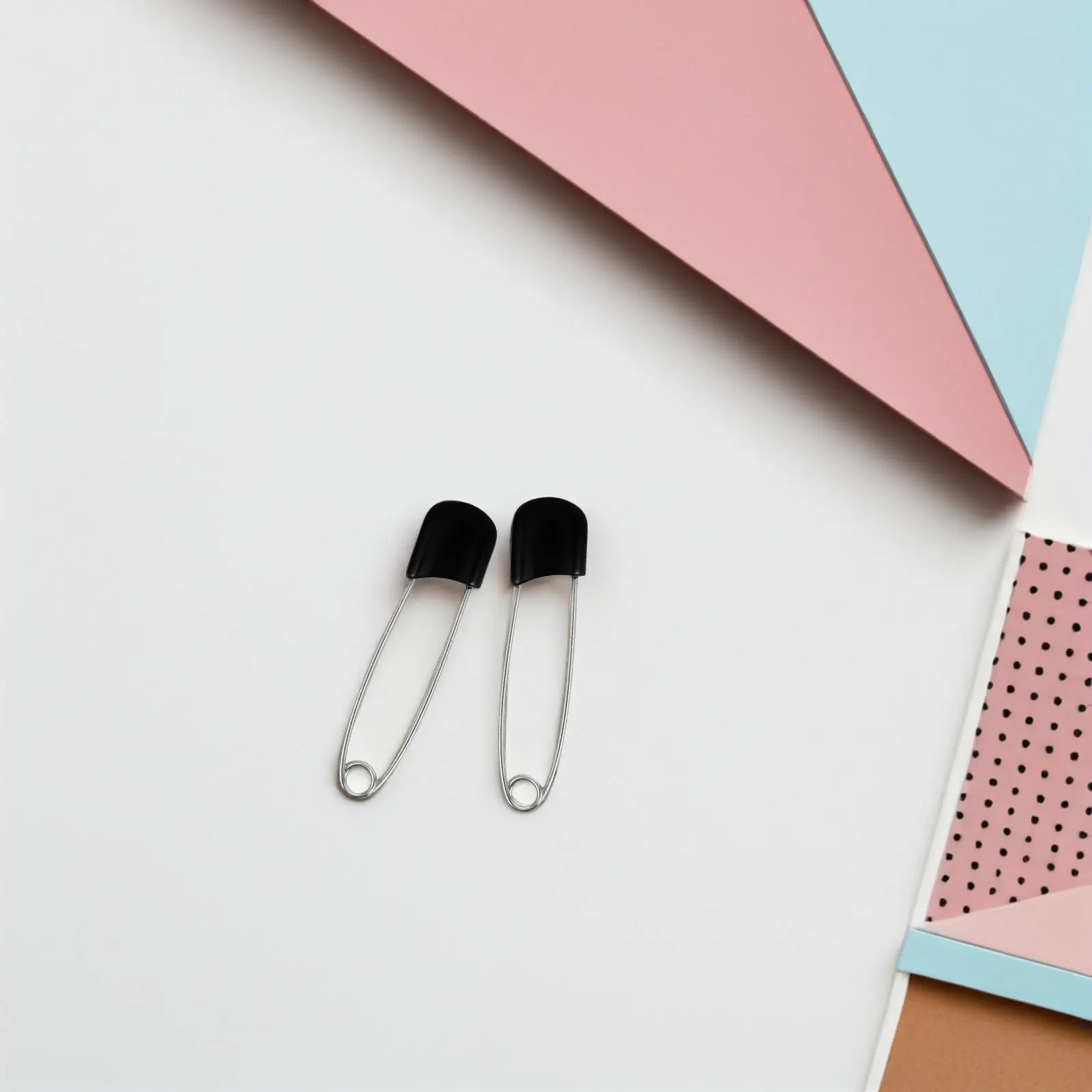 100Pcs Bulk Safety Pins Safe Rounded Tips Secure Clasp Cheerful Aesthetic for Outfits Blankets Skirts Crafts Household