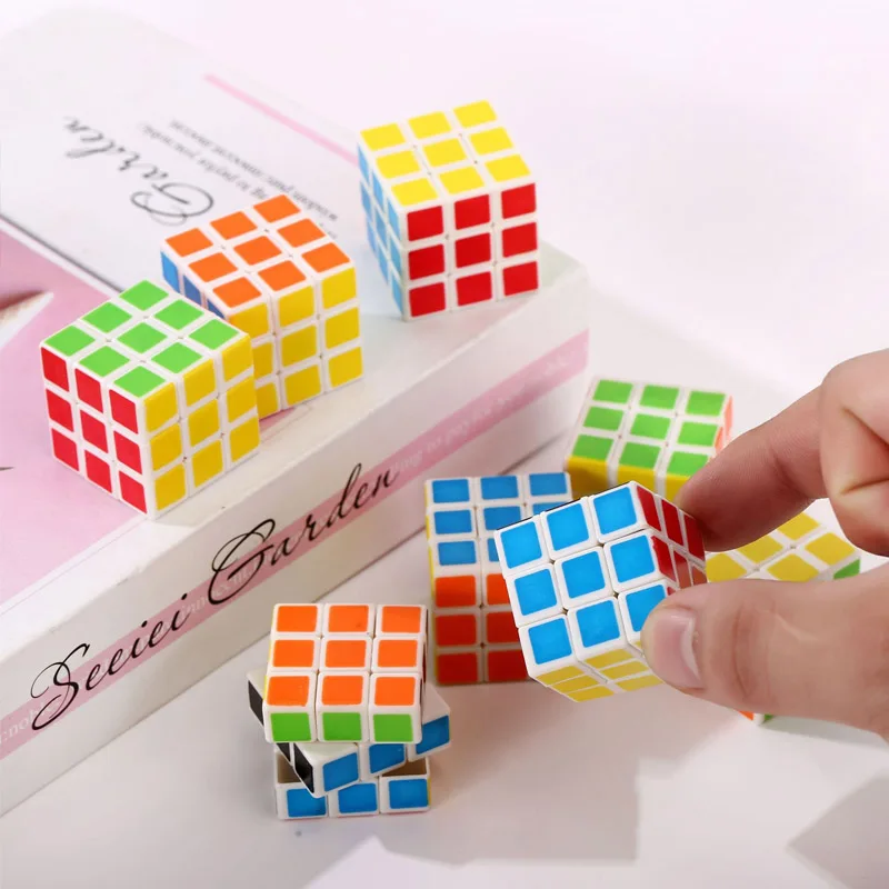 6個入り 3CMミニキューブパズル 3x3x3 楽しいパーティーギフト 子供たちへの学校のご褒美 教室の賞品 誕生日、イースター、クリスマスに最適