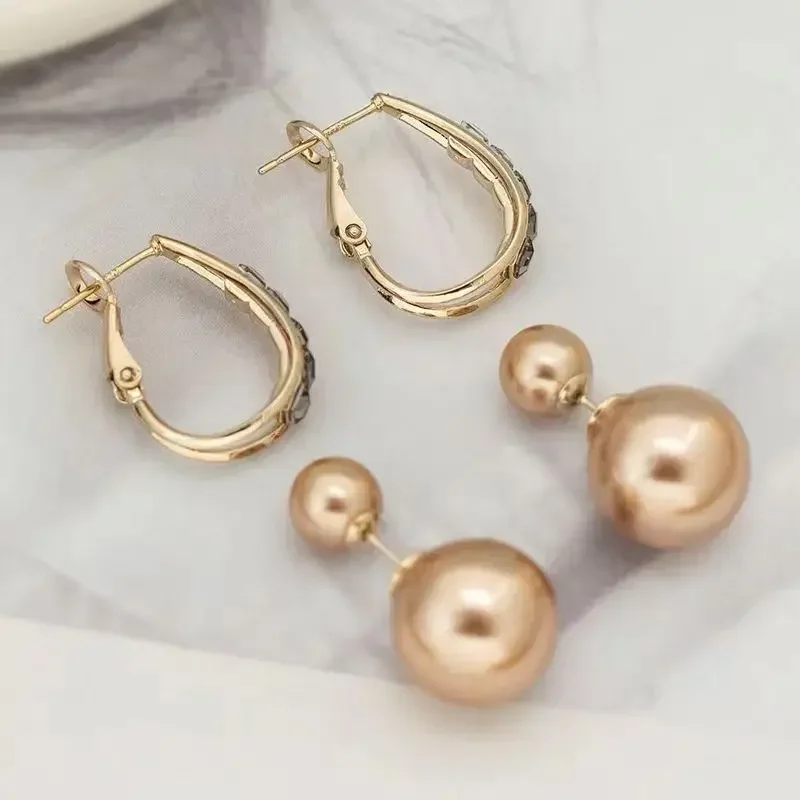 A new Fashionable, luxurious and Exquisite Earring For Women With Multiple Coffee Colored Pearls