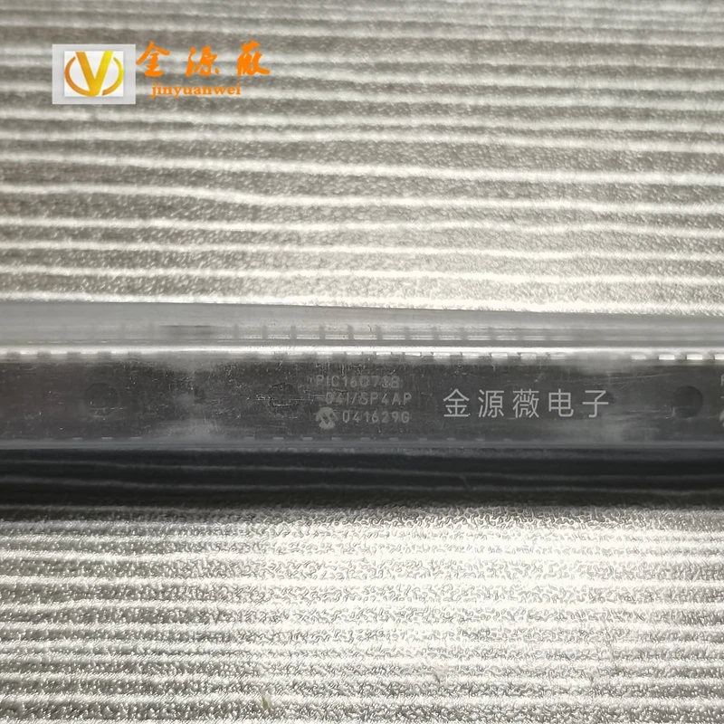 PIC16C73B-04I/SP SPDIP-28 PIC Microcontroller IC series 8-bit 4MHz 7KB (4K x 14) OTP 4V~5.5V (MCU/MPU/SOC)