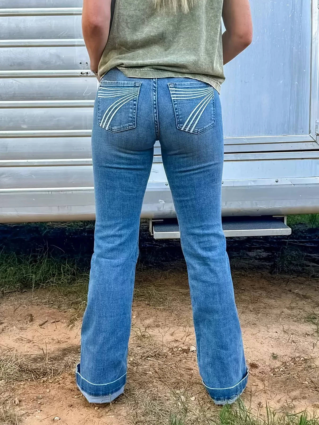 

2025 Новые женские эластичные расклешенные джинсы с высокой талией и вышивкой, высококачественные универсальные модные повседневные джинсы, можно стирать в машине, костюм