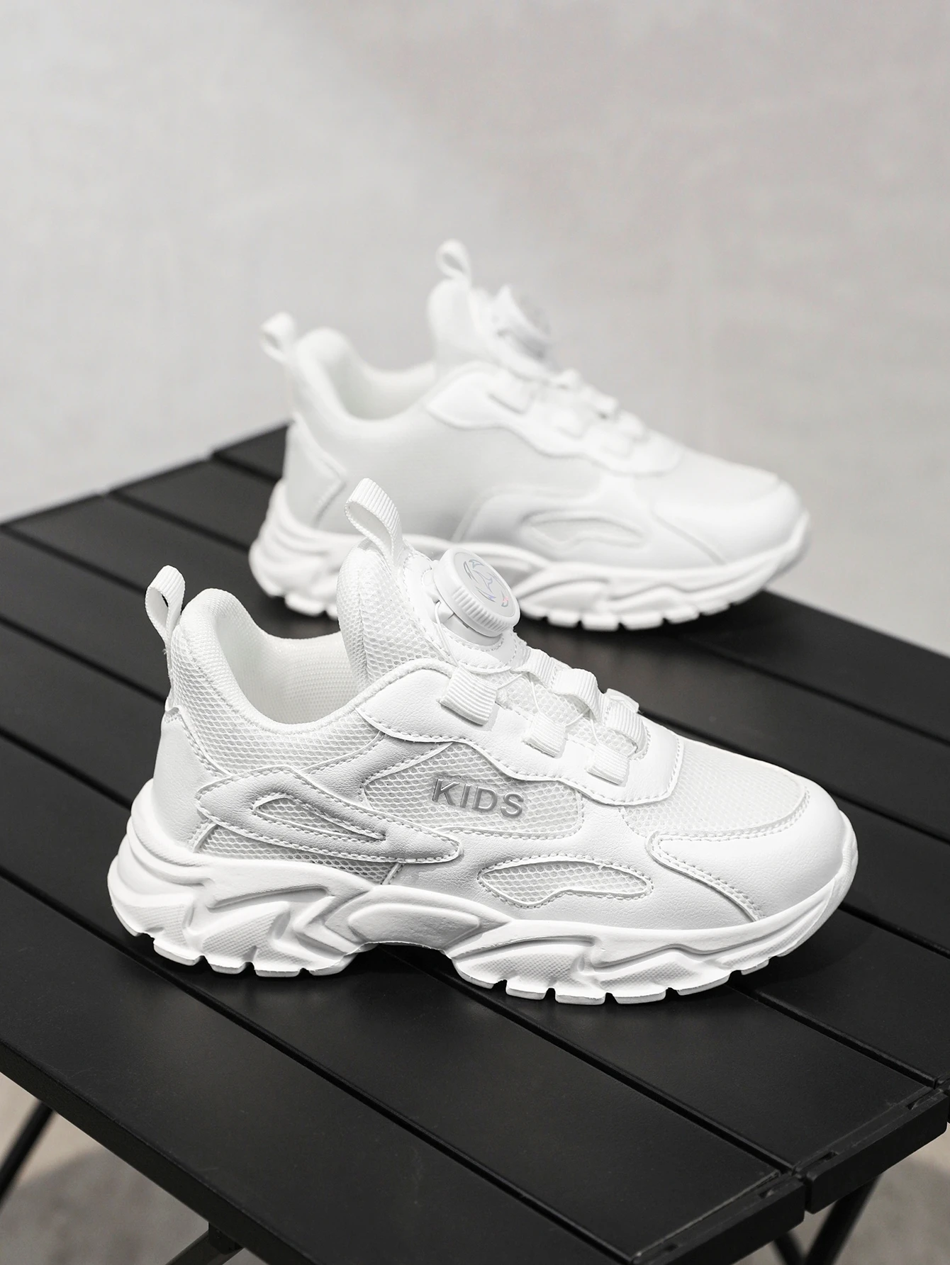 

New White Swivel Buckle Adjustable Sports Shoes for Boys and Girls, Soft-Soled Comfortable Cushioning Running Shoes, Versatile White Shoes for Kidsren's Campus Running, Daily Street Outings, Fashionable Large Size Shoes for Boys and Girls