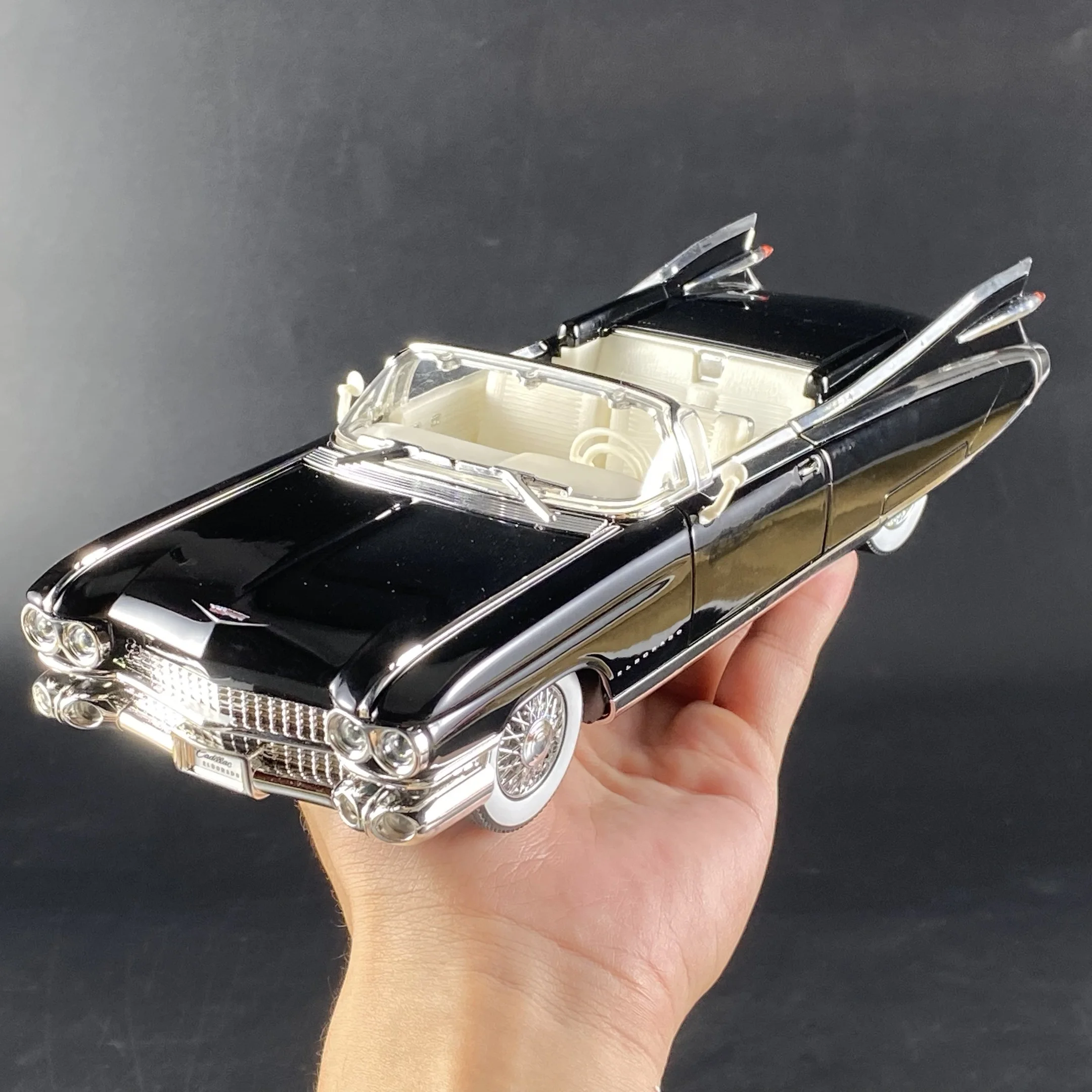 1:24 Cadillac Eldorado Biarritz 1959, серия 62, роскошный автомобиль, литая под давлением модель автомобиля из сплава, модные игрушечные украшения, коллекция украшений для мальчиков