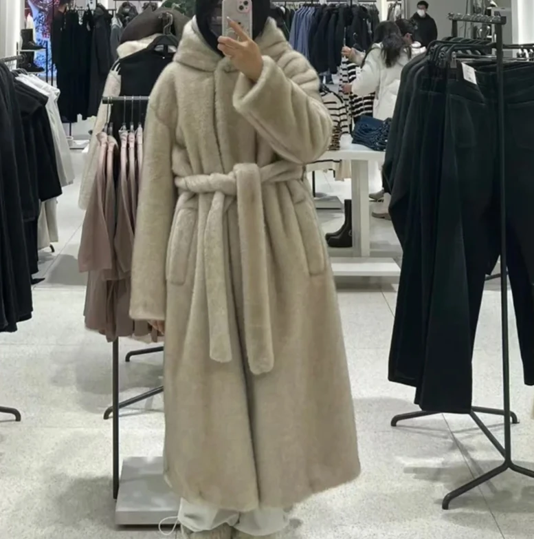 Winter Luxe Merk Capuchon Nepbontjas Vrouwen Plus Lange Warme Dikke Nertsen Bont Bovenkleding High-End Harige Riemen Bont overjas