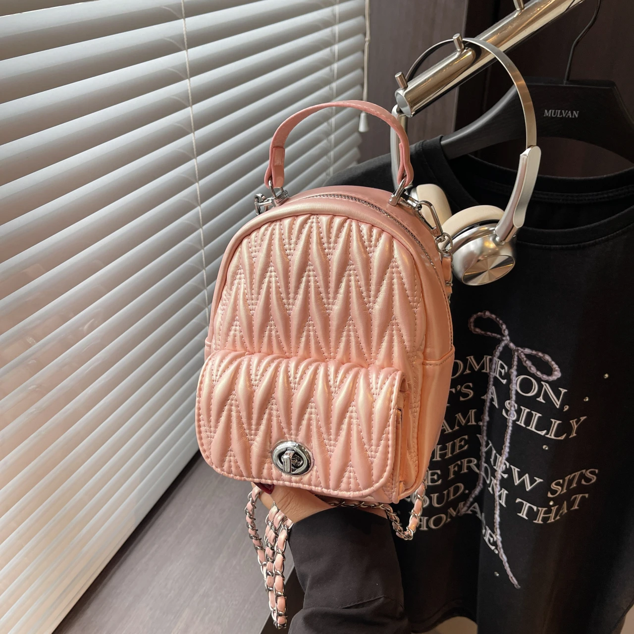 

Trendy Fashion Leather Crossbody Handbag For Women With Messenger Function And Vintage Inspired Letter Logo