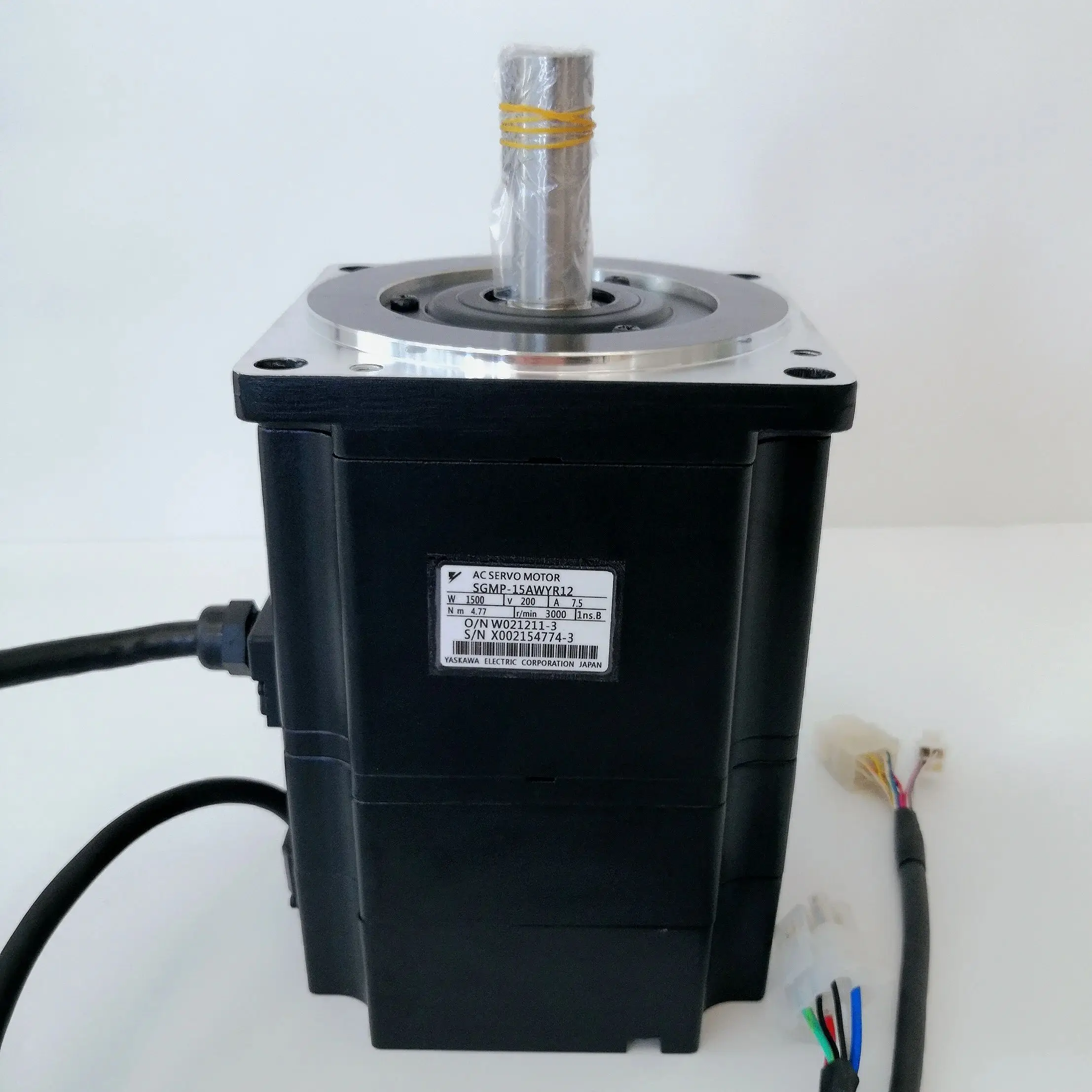 

SGMP-15AWYR12 Brand New Servo Motor，Fast shipping，In Stock，SGMP 15AWYR12