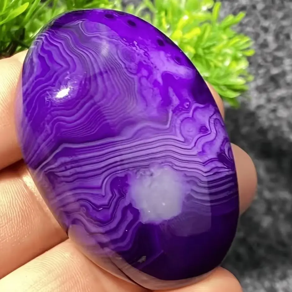 Natural Purple Banded Agate Crystal Palm Stone Polished Agate Quartz Crystal Meditation Energy Healing for Home Decoration & DIY