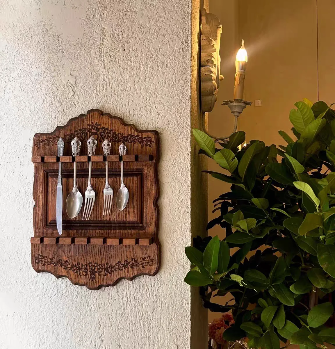 

New retro log spoon rack Solid wood spoon rack Medieval shelf