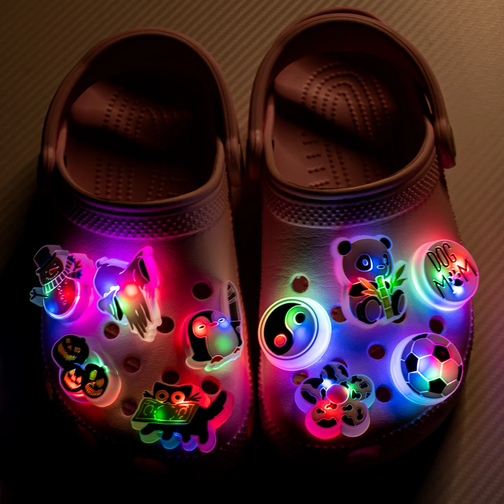 1/5 Stück LED Lustige Tiere Schuh Charms Ente Katze Pinguin Panda Biene Schuh Dekoration Zubehör Weihnachten Pin Clog für Kinder Geschenk