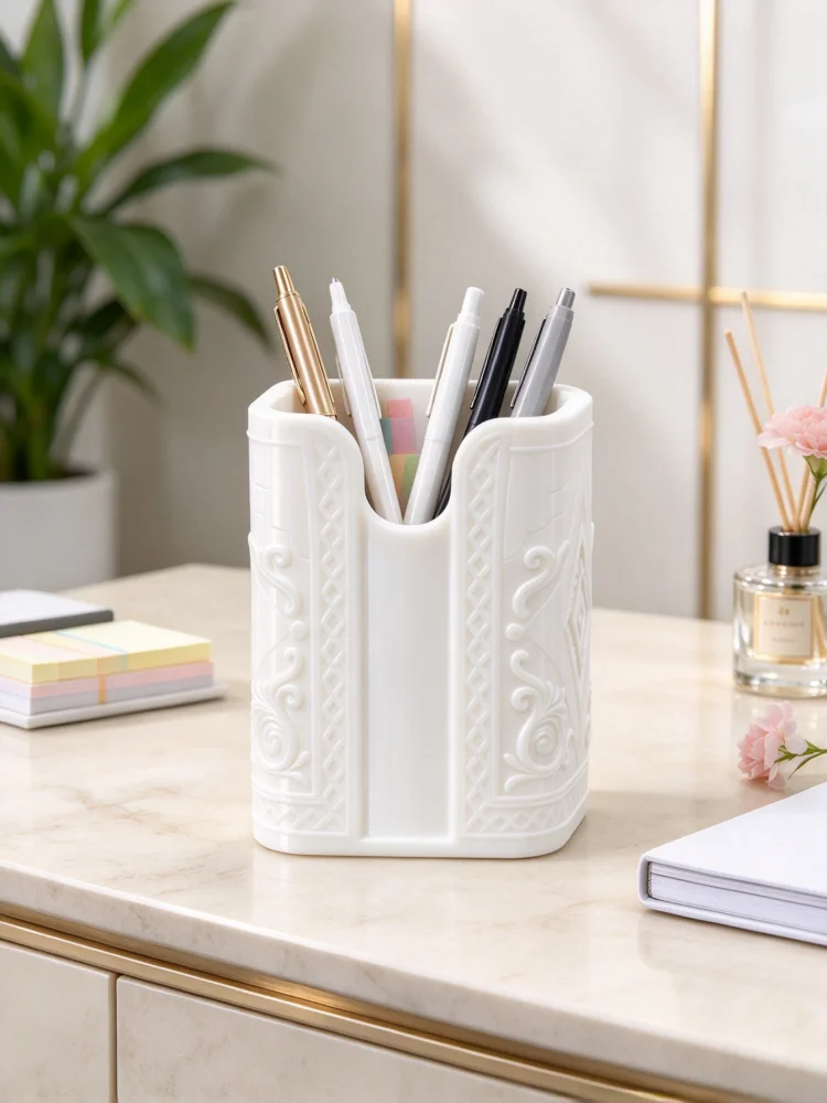Vintage Carved Scroll Pattern Desktop Pen Holder, 3D Printed in White Petg Material, with an Elegant Embossed Texture Surface, Square Shape with Notched Opening, Modern Light Luxury Classic Style, Multifunctional Stationery Organizer, Can Hold Stationery, Scissors, Rulers, Makeup Brushes, Lightweight, Drop-Resistant, Durable, Height 9.5cm, Base 7.4cm, Office Decoration, Home Office Storage, Student Desk Stationery Organizer