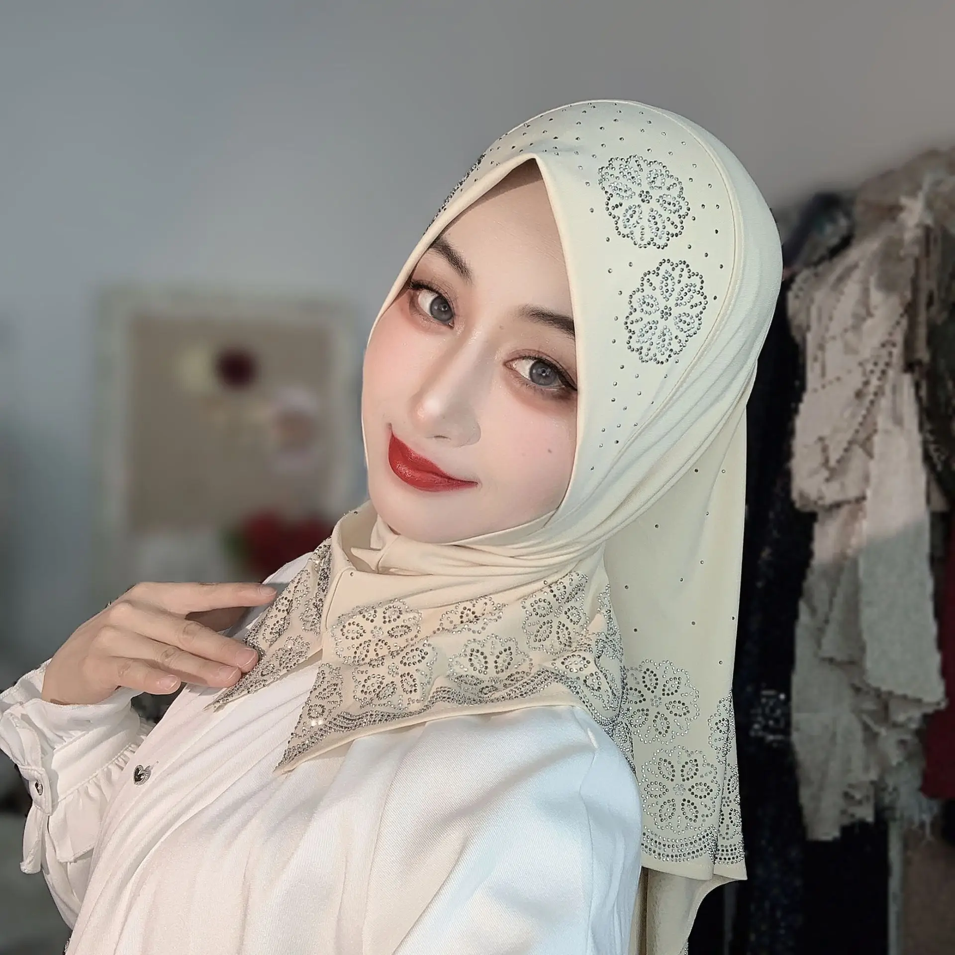 Ready To Wear Muslim Hijab Women Rhinestone Floral Design Soft Chiffon Instant Headscarf Islamic Daily Prayer Head Wrap Scarf