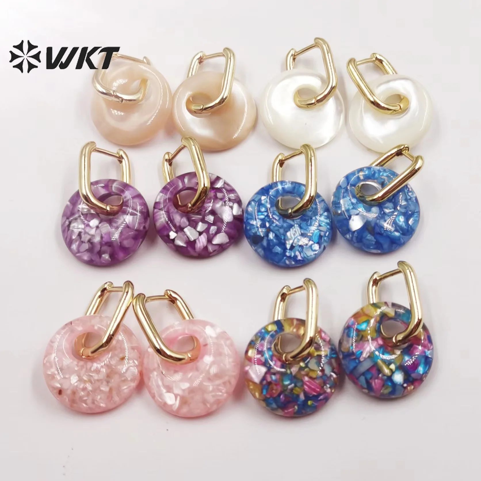 

WT-MPE074 WKT Good Natural Tiny Shell With Enamel Natural Pearl Earrings Round Ladies Party Jewelry Wholesale ACC