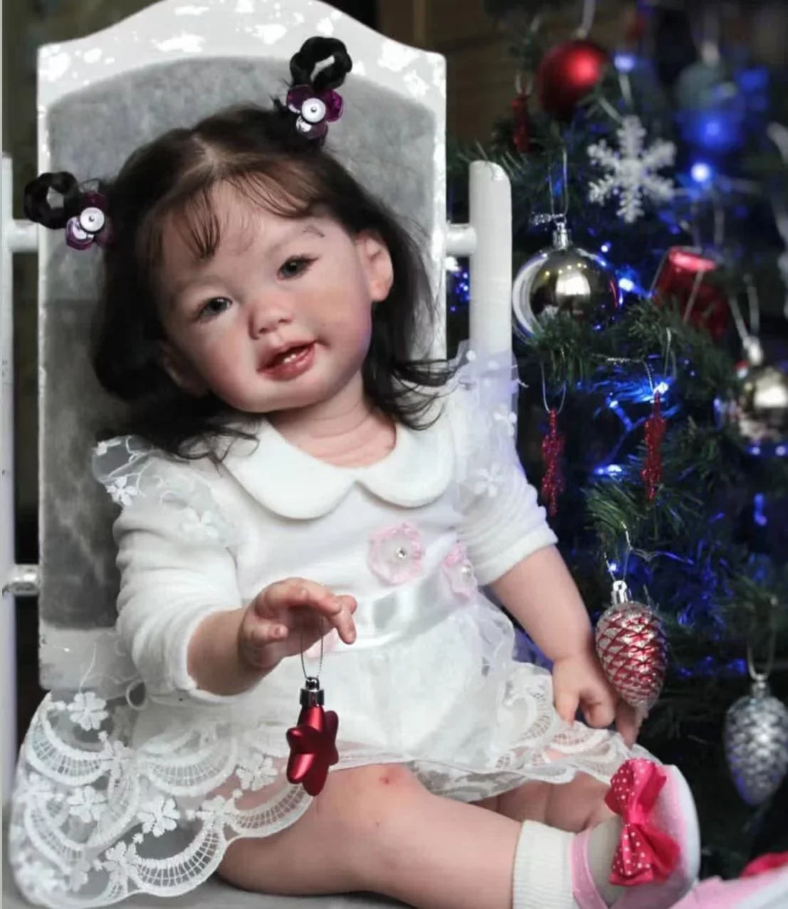 St.Store Aangepaste Limited Supply 28 inch Reborn Baby Teegan met handgeworteld zwart haar Echte foto's Al klaar pop