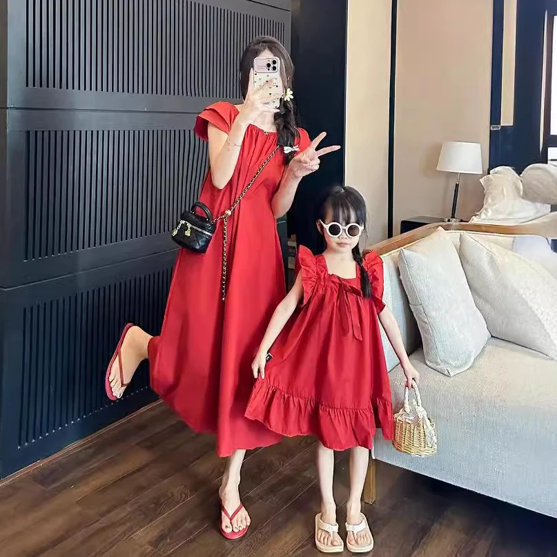 

Mom and Baby Girl Red Dresses Ruffle Sleeve Daughter Mother Matching Vacation Dress Holiday Elegant Party Momy and Me Clothes