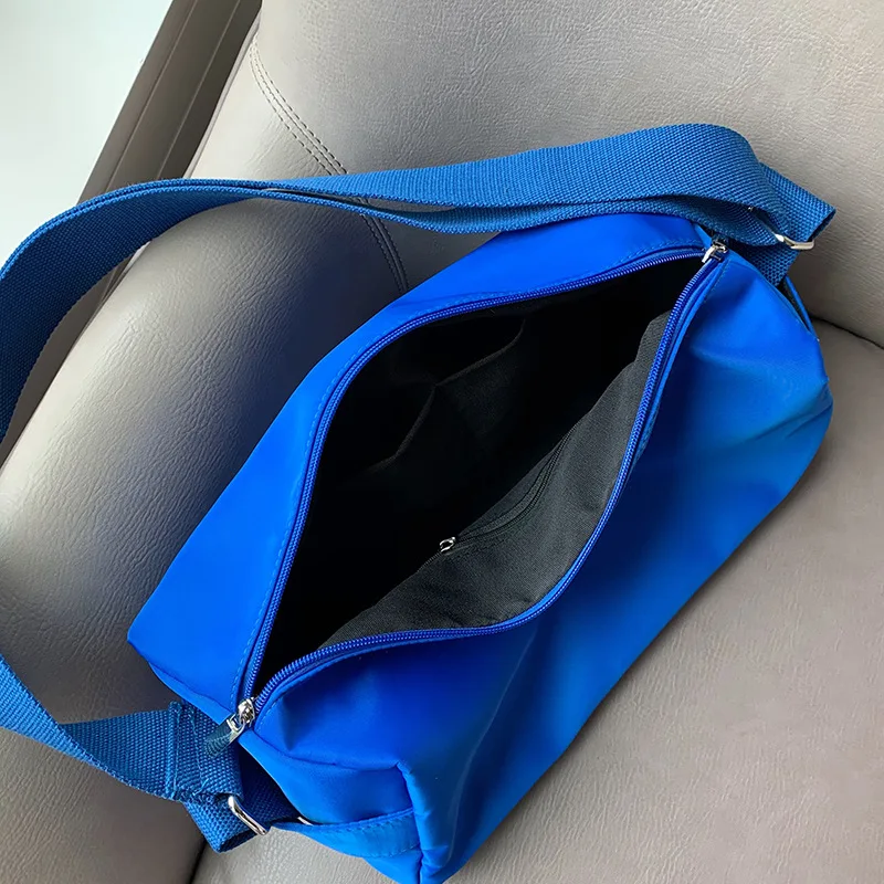 حقيبة أكسفورد النسائية للياقة البدنية خفيفة الوزن حقيبة كتف للصالة الرياضية متعددة الاستخدام محفظة كروس لليوجا والسفر والعمل