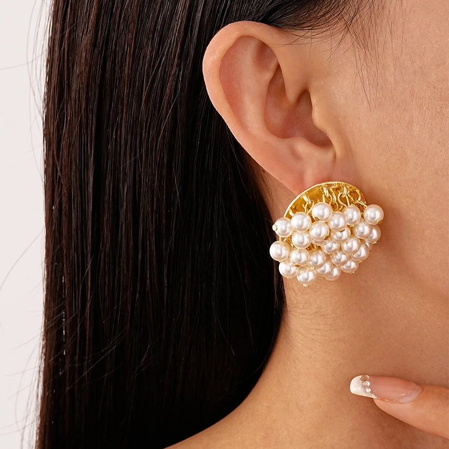 Retro Pearl Round Earrings Female Fashion Light Luxury Small Temperament Fit For Daily Wear