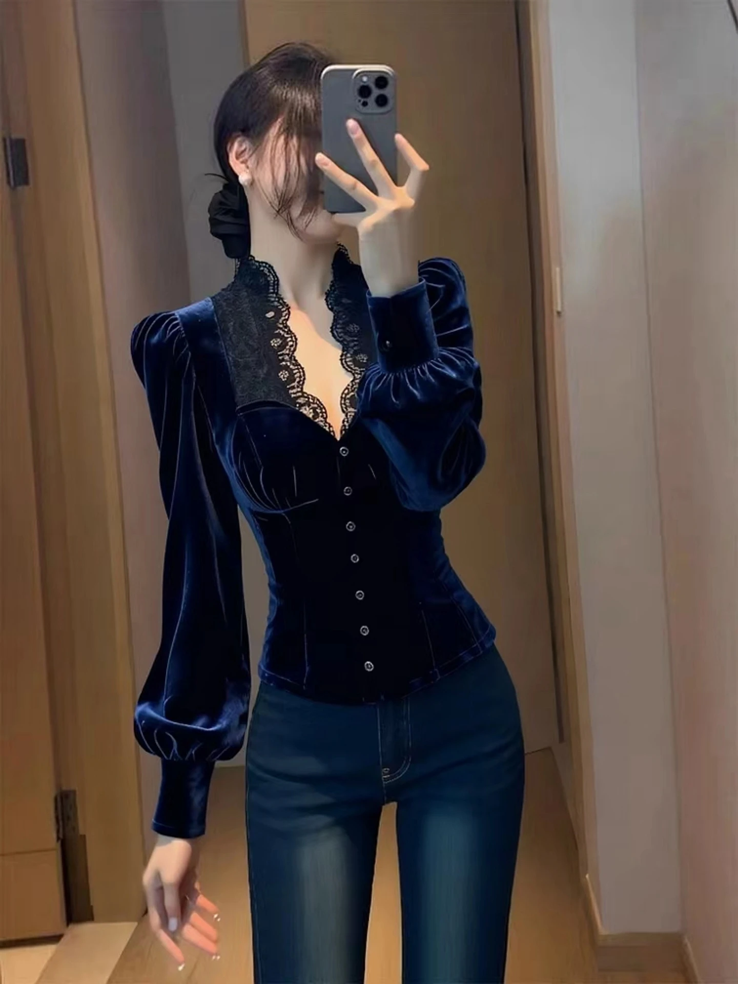 

Женский топ Ele Velvet irt Slim Fit Base Layer королевского синего цвета Faionable Luxury Feel Long Sve V-Ne Button De...