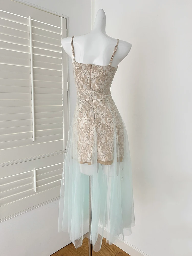 فستان دانتيل بحزام سباغيتي على الموضة الكورية للنساء لصيف 2025 بدون أكمام فستان طويل شبكي أنيق للحفلات والنوادي مع وسادة صدر