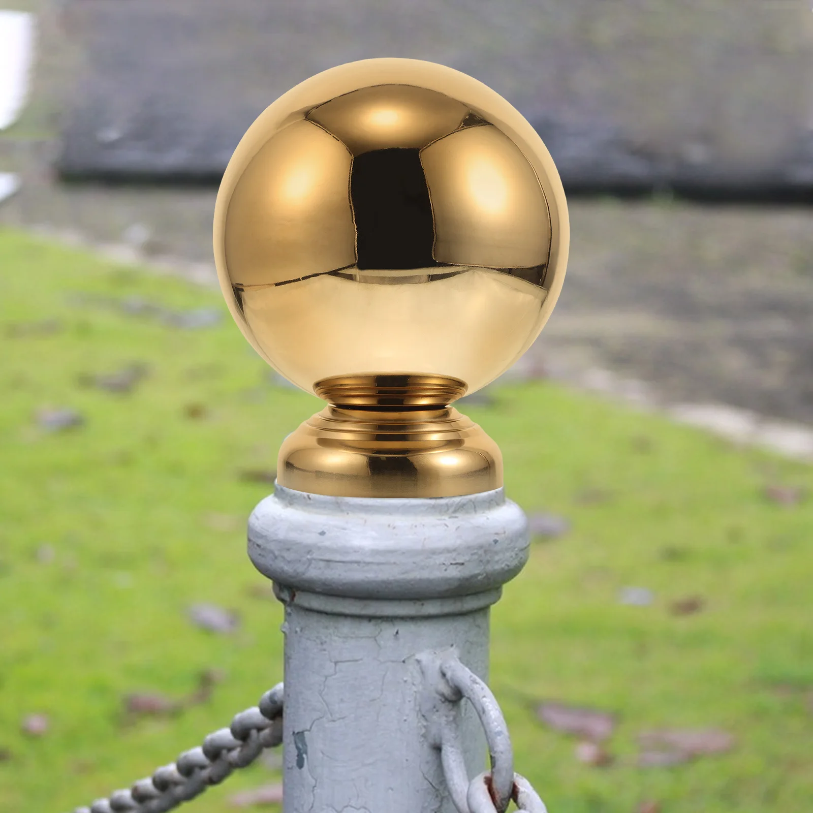 

Stainless Steel Reflective Ball Hollow Design 304 Grade Durable Sphere Garden Globe Fence Decor Lightweight Polished Mirror