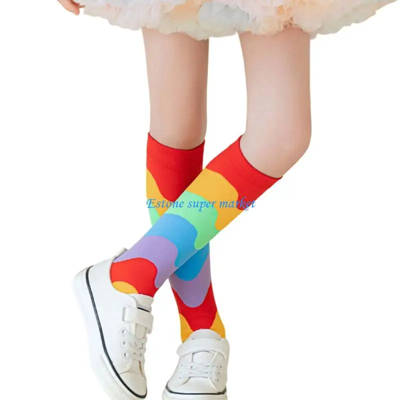 090B زوج من جوارب الأطفال طوال الموسم، جوارب طويلة بنمط مخطط بألوان قوس قزح، مريحة من النايلون المرن للمغامرات اليومية