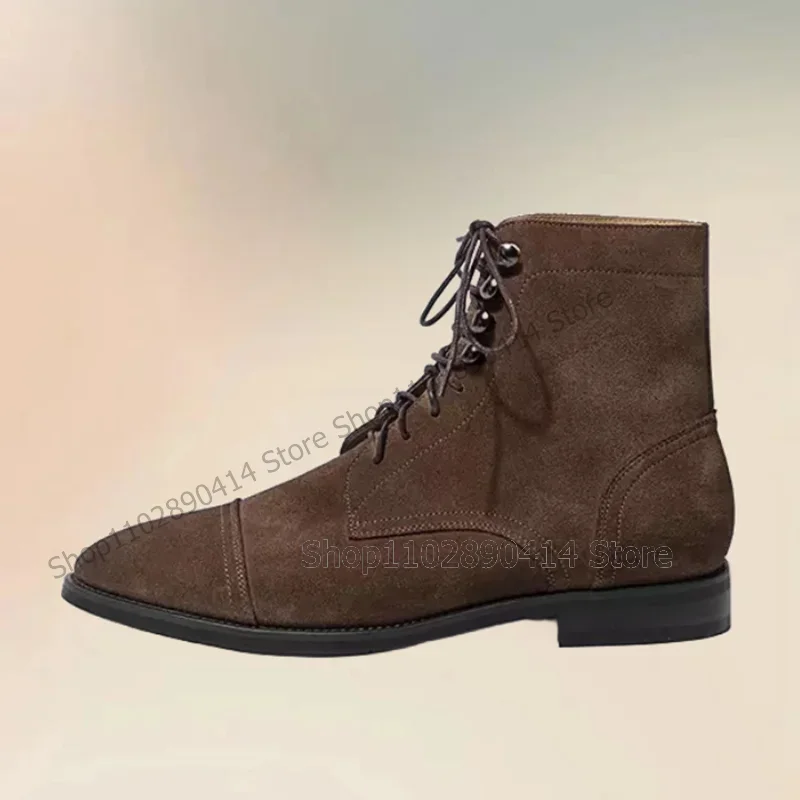 รองเท้าบูทข้อเท้าแบบผูกเชือก ดีไซน์เย็บสีน้ำตาล แต่งลายกำมะหยี่ แฟชั่นสำหรับผู้ชาย รองเท้าผู้ชายทำมือสุดหรู เหมาะสำหรับงานปาร์ตี้ งานเลี้ยง งานออฟฟิศ และใส่ลำลอง