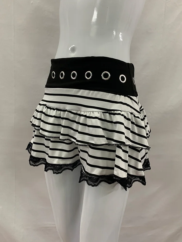 Sommer Damen Gothic Punk Alltagsrock Schwarz-Weiß Gestreift Mehrlagiger Rüschenrock mit Spitzenbesatz Metallösen Taillierter Slim Fit Micro-Rock – Detail 4