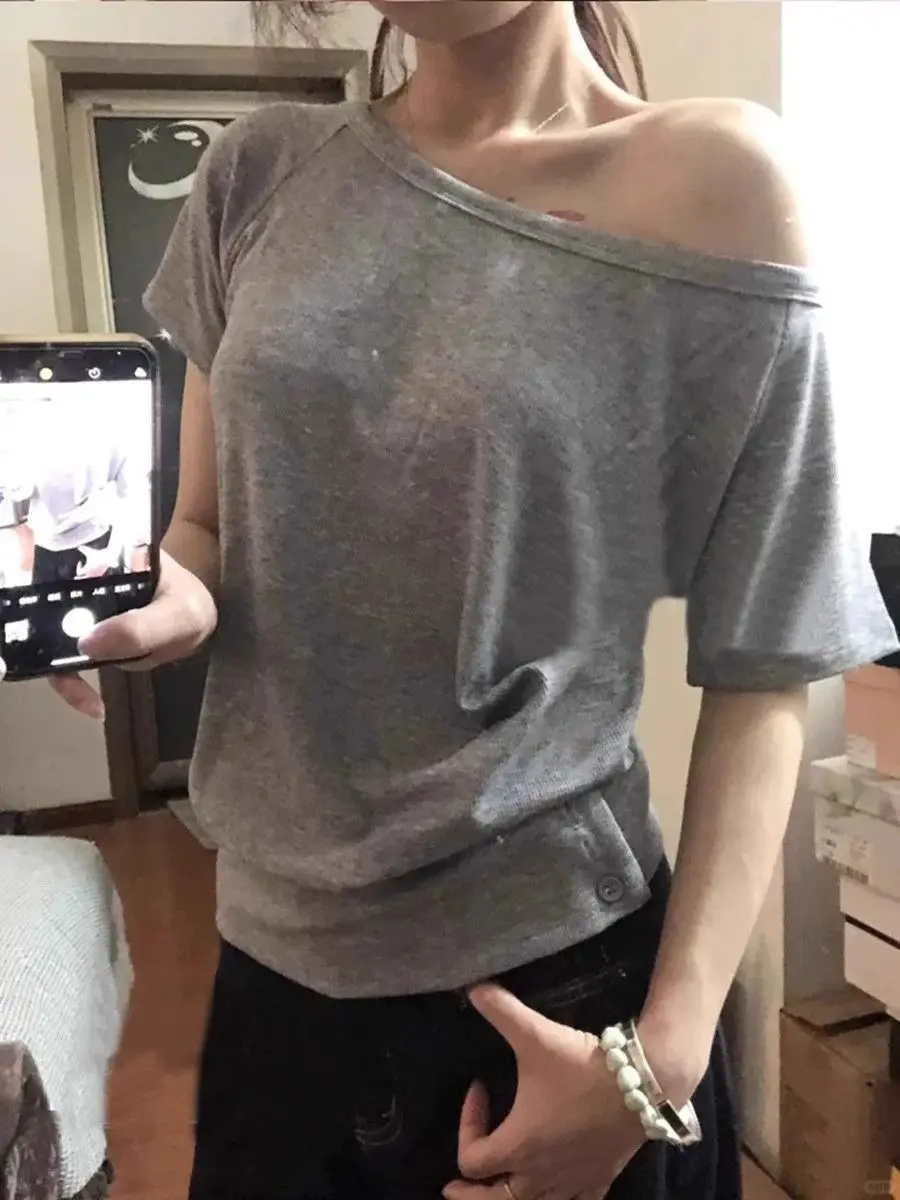 T-shirt con spalle scoperte da donna per palestra manica svasata invernale da donna stile coreano vintage cool ed elegante dettagli in pizzo streetwear retrò ins