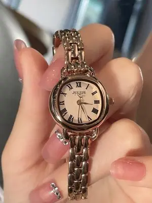 

Новые женские роскошные маленькие квадратные часы, фирменные женские часы, женские аксессуары, стильные кварцевые наручные часы, идеальный подарок для женщин