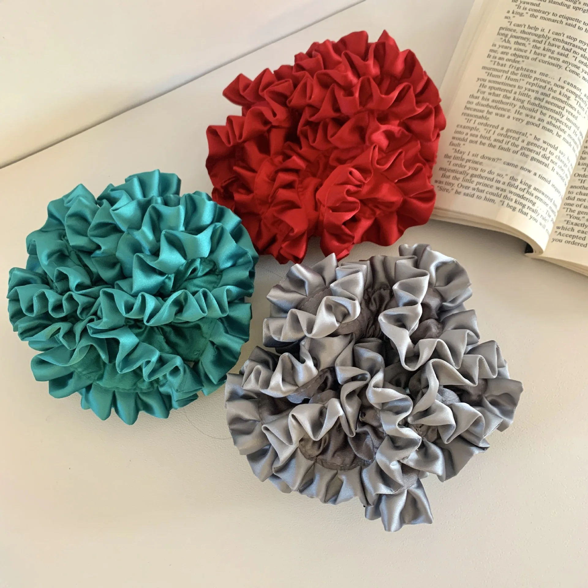 

1pc Korean-style floral solid color high-end satin pleated large hair tie,suitable for bun and ponytail hairstyle