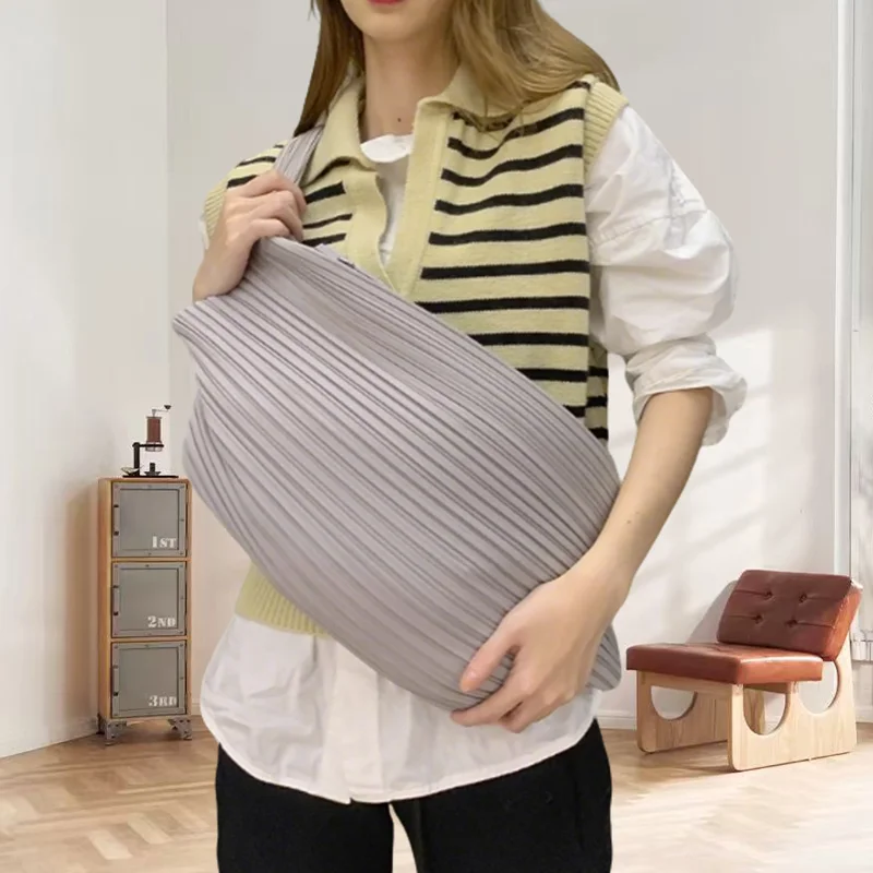 miyake-sac-a-bandouliere-plisse-femme-2025-ete-nouveau-produit-de-maree-loisirs-sport-vent-plisse-taille-sac-a-bandouliere