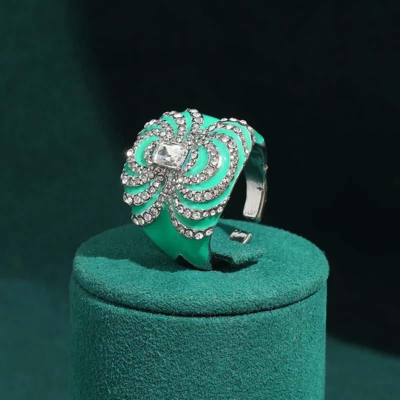 

Vintage Large Green Enamel Rings Adjustable Rhinestone High Quality Jewelry Luxury Brand Designer Gold Color Wedding Accessories