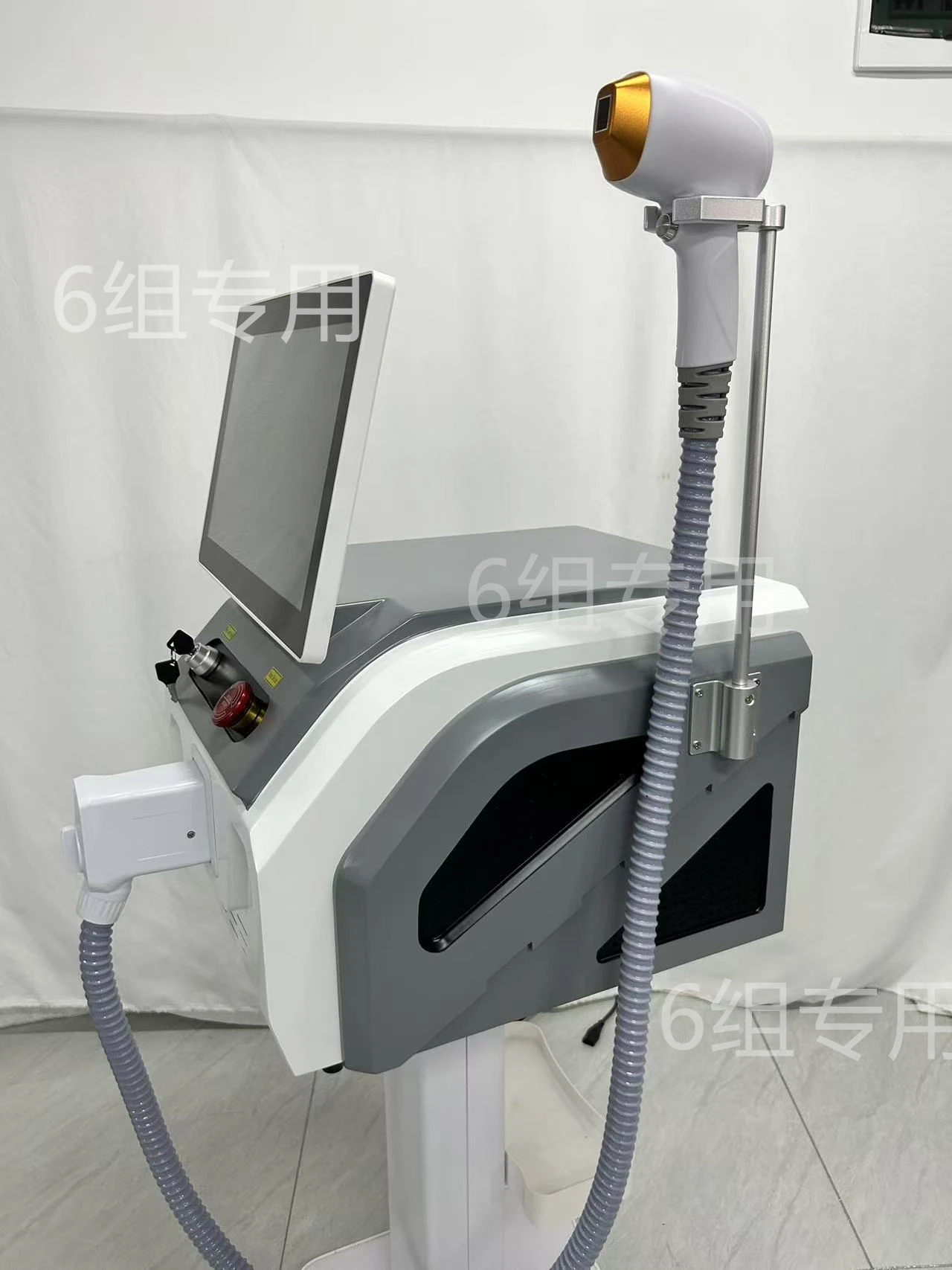 آلة إزالة الشعر بالليزر ديود 3000 واط ديود 3 الطول الموجي 808nm 755nm 1064nm