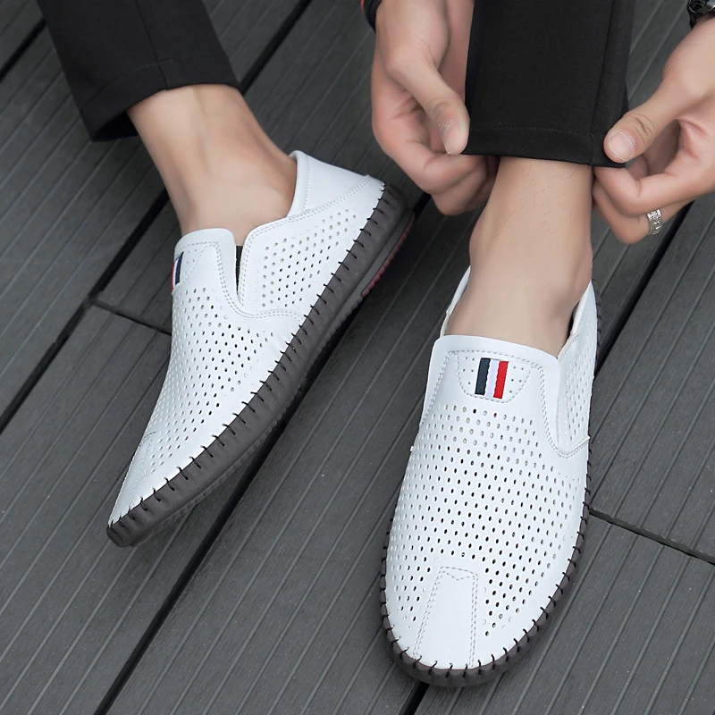 Sepatu pantofel Slip On musim panas pria, sneaker kulit kasual lembut datar, Kasut berkendara musim panas untuk lelaki