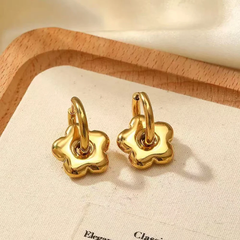 EILIECK 316L Acero inoxidable flor de Metal pendientes pequeños con hebilla para oreja para mujer encanto moda 18K PVD plateado joyería impermeable