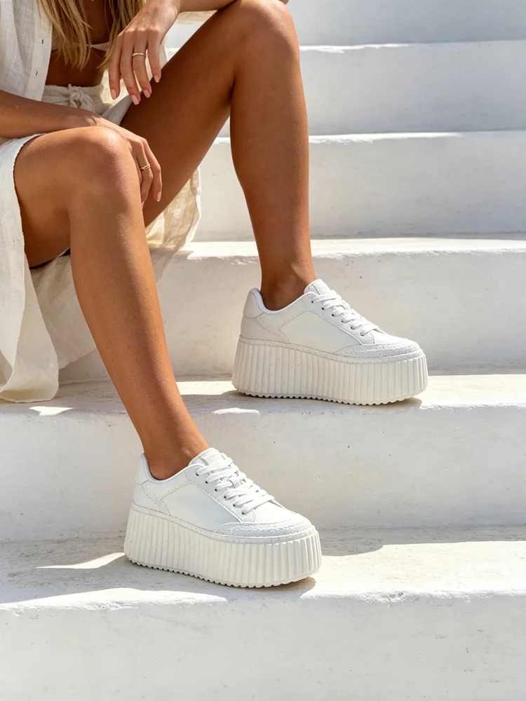 

Korean Style Thick-Sole Height-Boosting Minimalist White Sneakers Women Skate Shoes Genuine Leather Casual Platform Shoes