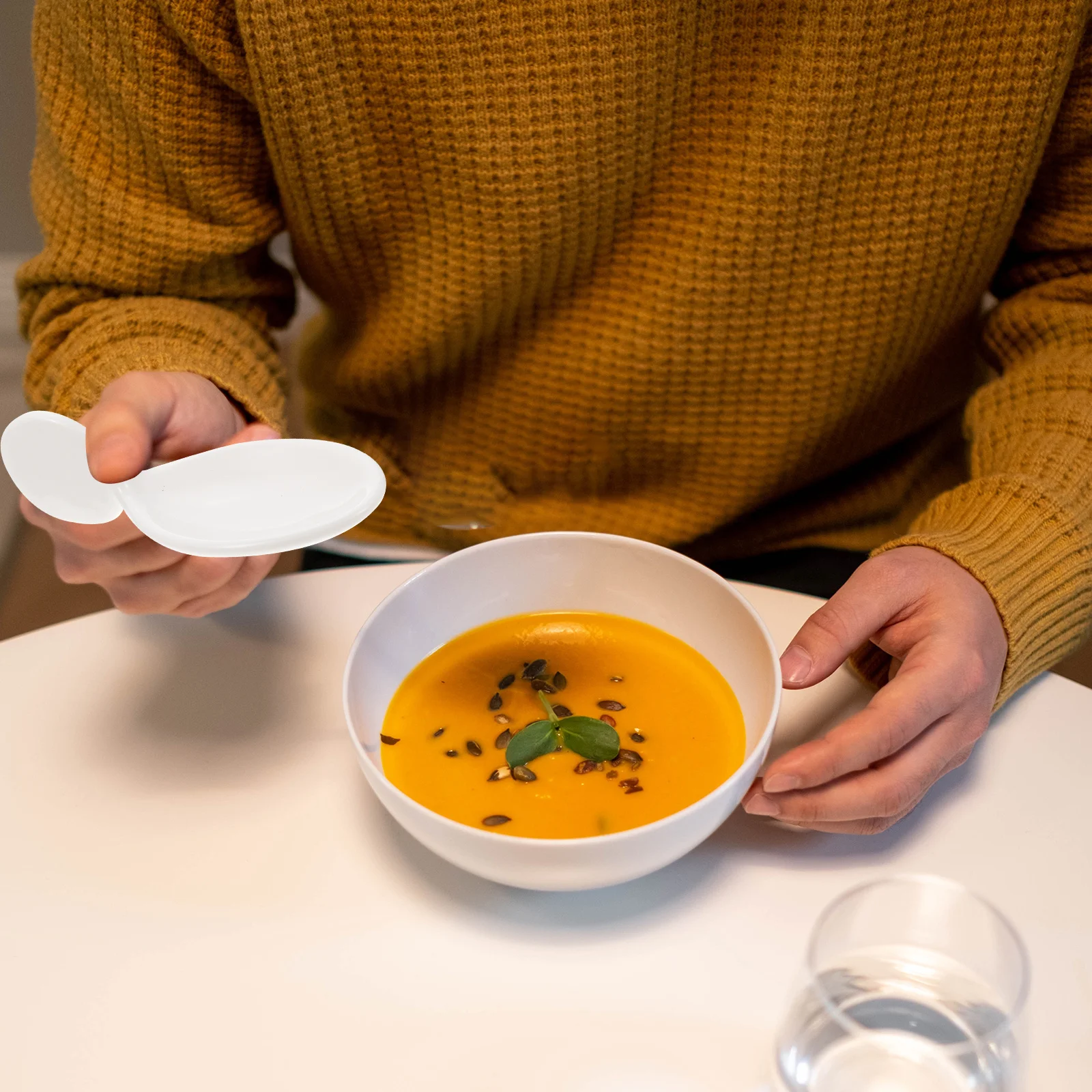 

1Pcs Ceramic Spoon Practical Serving Spoon Caviar Black Truffle Goose Liver Chopstick Rest Chopstick Rest