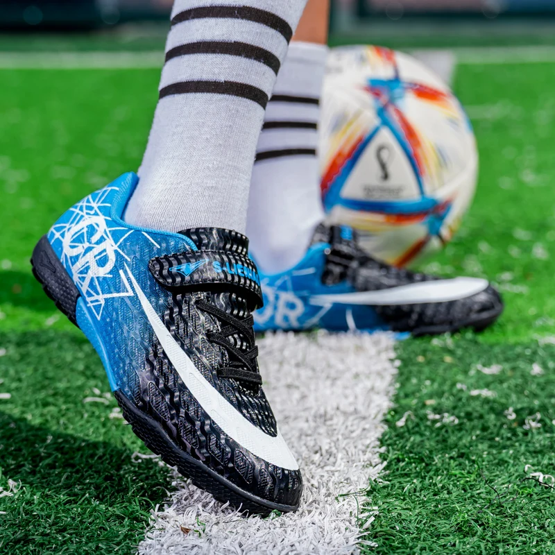 Kids Sport Football Shoes For Boys Indoor Turf Training Outdoor Fast Hall Childrens Soccer Shoes Light Football Boots Sneakers