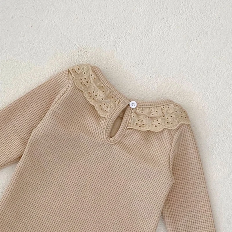 Autumn baby clothing, 0-3 year old female baby lace round collar long sleeved knitted bag fart triangle Ha Yi crawling clothes