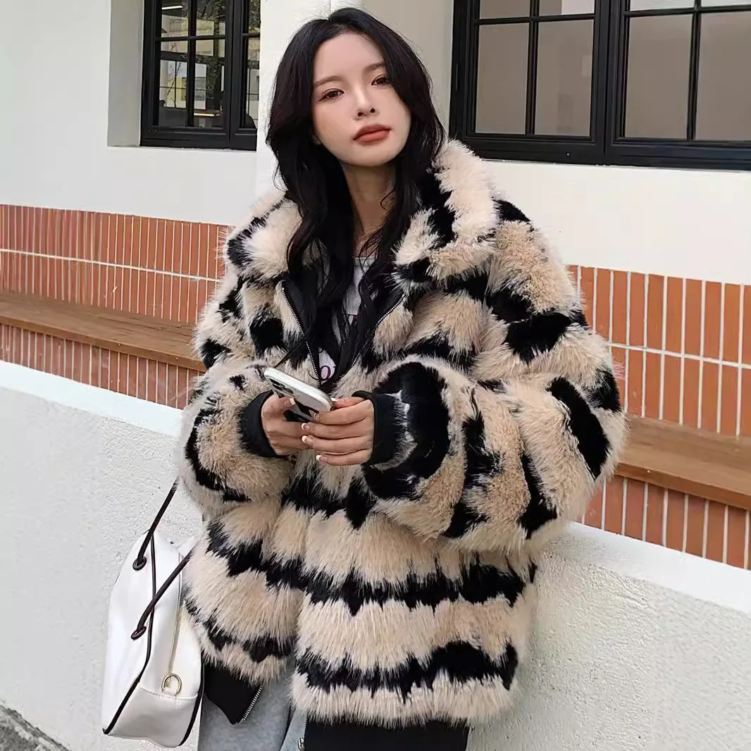 معاطف نسائية من الفرو الصناعي معاطف مخططة مقسمة بياقة مقلوبة وأكمام طويلة وسحاب سميك وفضفاض سترة أنيقة لخريف وشتاء 2025