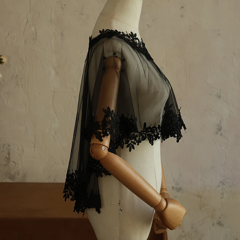 Elegante Hochzeits-Wraps mit Spitzenapplikationen, Juwelenkragen, vorne kurz, hinten lang, Accessoires für Hochzeits- und Partykleider – Detail 2