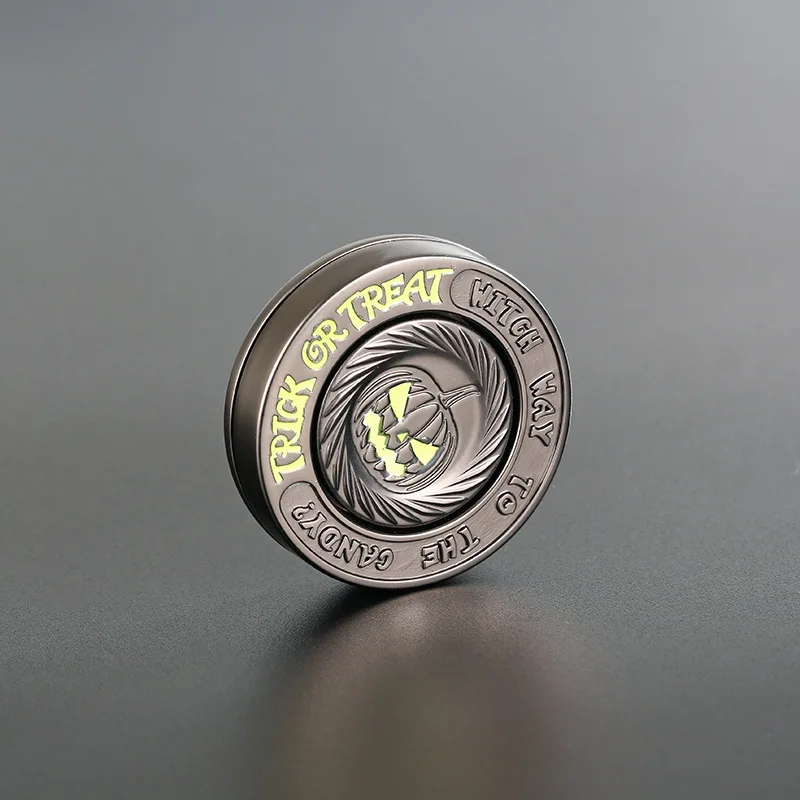 

Finger metal alloy fingertip gyroscope, evil pumpkin demon decompression and stress relief toy, cool artifact