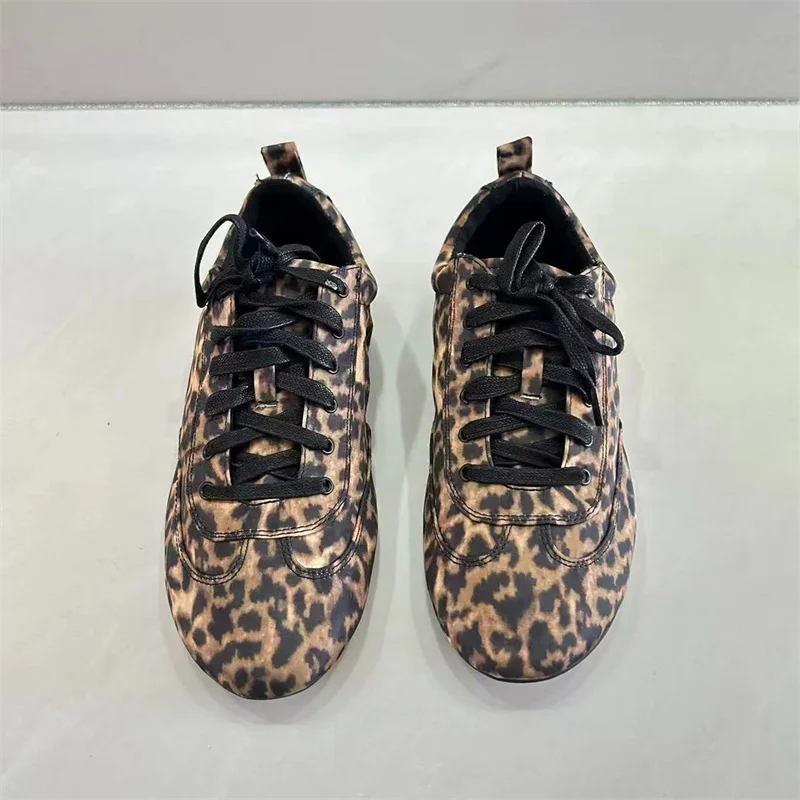 TRAF zapatos planos con estampado de leopardo para mujer, nuevos zapatos de ocio de primavera con cordones de cabeza redonda, zapatillas elegantes con estampado Animal de otoño para mujer ﻿